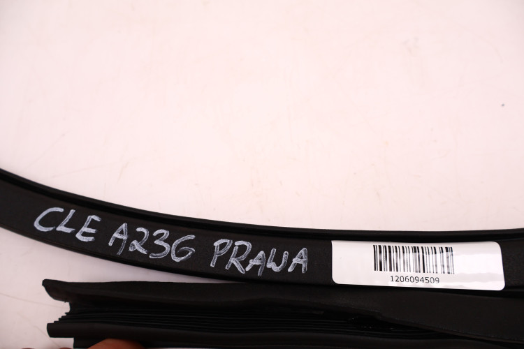 MERCEDES-BENZ CLE A236 USZCZELKA SZYBY PRAWA