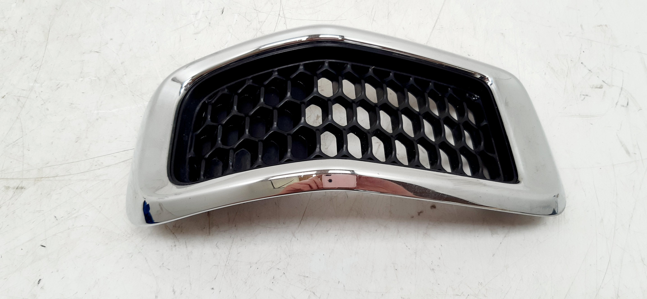 JEEP CHEROKEE KL KRATKA MASKI NR. 4 68138335