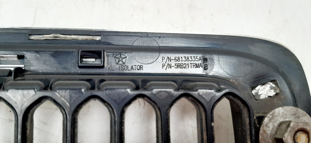 JEEP CHEROKEE KL KRATKA MASKI NR. 4 68138335