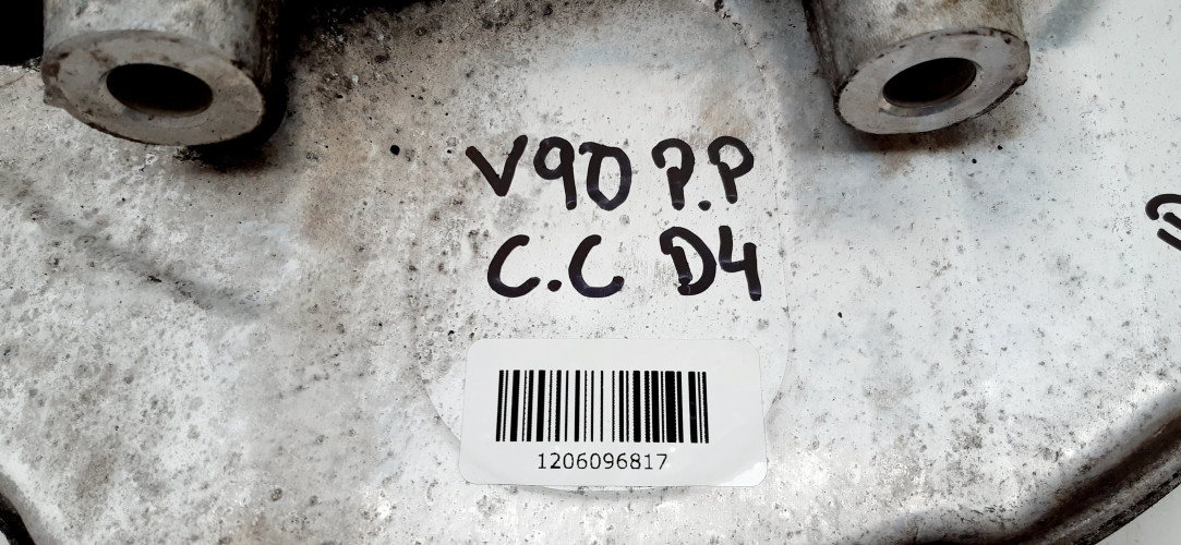 VOLVO V90 II 2.0 D4 CROSS COUNTRY PIASTA ZWROTNICA PRAWA PRZÓD 31658817