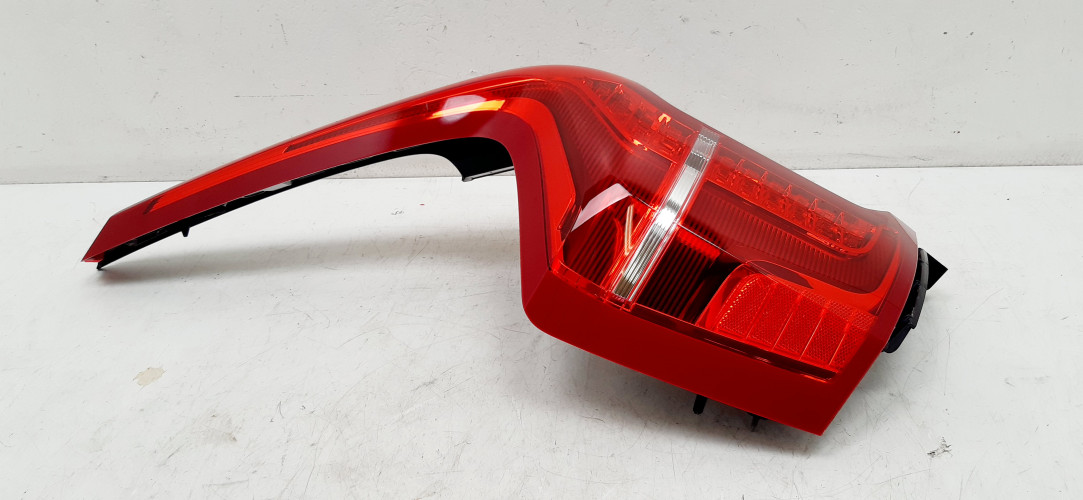 VOLVO XC90 II LAMPA LEWA TYŁ 32228830