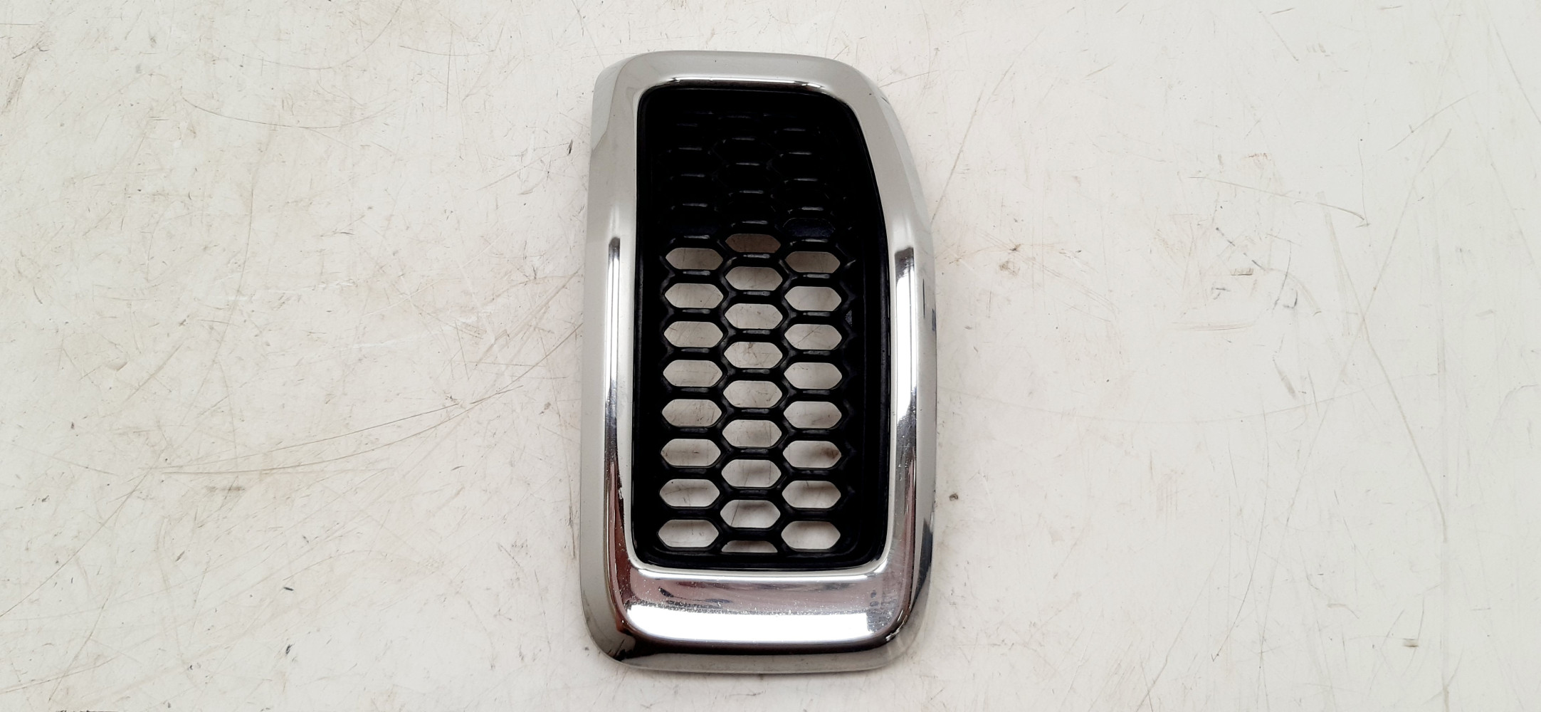 JEEP CHEROKEE KL KRATKA MASKI NR. 2 68138335