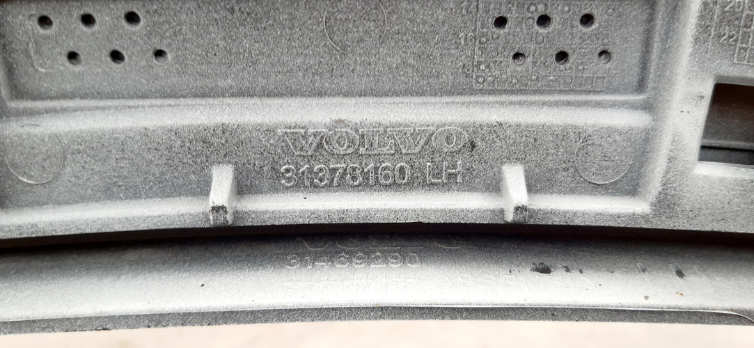 VOLVO XC90 II LISTWA BŁOTNIKA LEWA TYŁ 614 31378160
