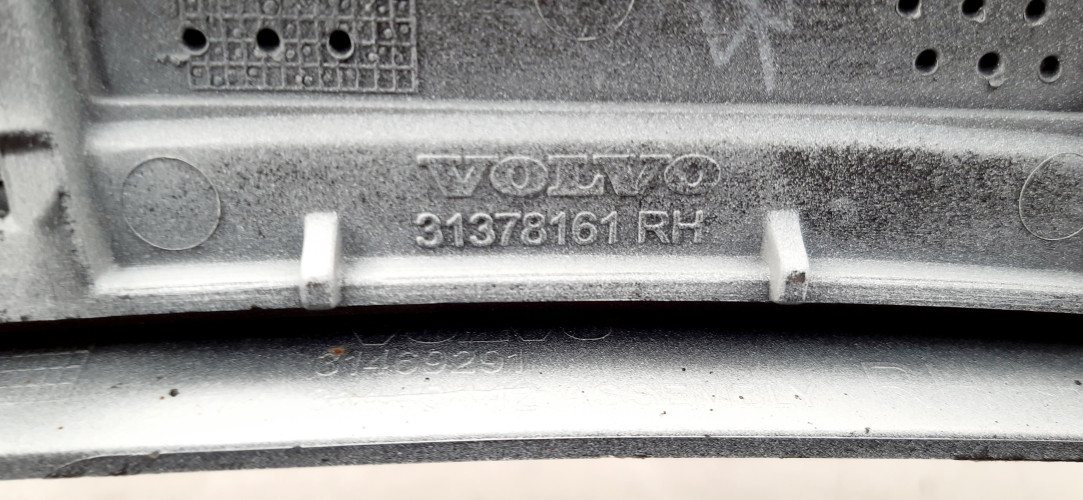 VOLVO XC90 II LISTWA BŁOTNIKA PRAWA TYŁ 614 31378161