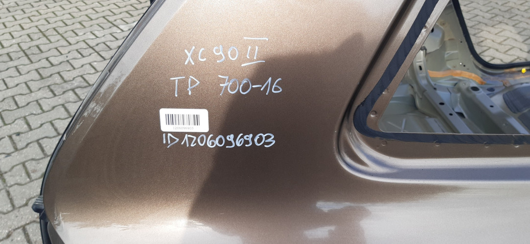 VOLVO XC90 II ĆWIARTKA BŁOTNIK PRAWA TYŁ 700-16