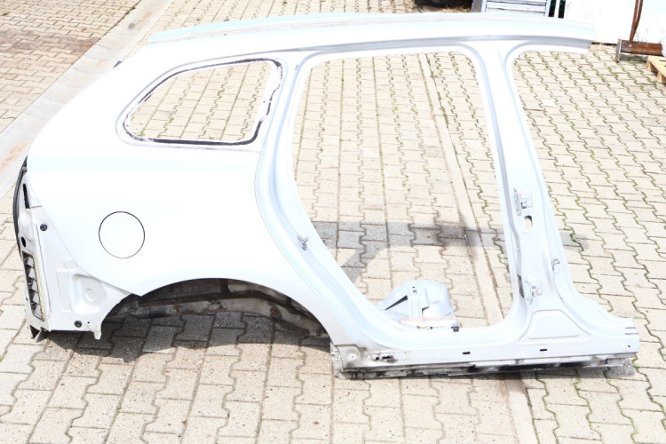 VOLVO XC60 I LIFT ĆWIARTKA BŁOTNIK PRAWA TYŁ 711-16