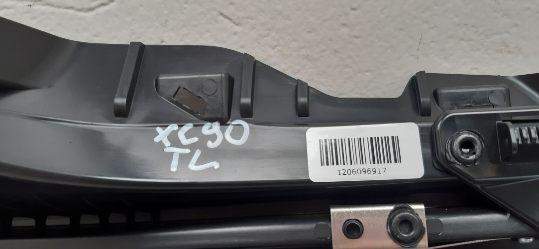 VOLVO XC90 II BOCZEK BAGAŻNIKA LEWY 32205628