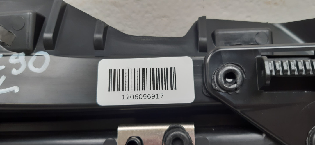 VOLVO XC90 II BOCZEK BAGAŻNIKA LEWY 32205628