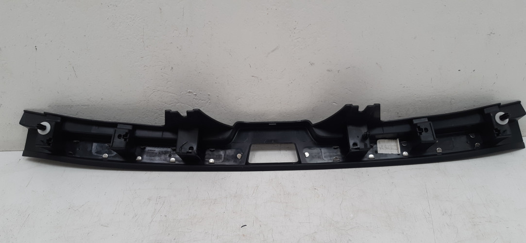 VOLVO XC90 II OSŁONA PASA TYLNEGO 32353428