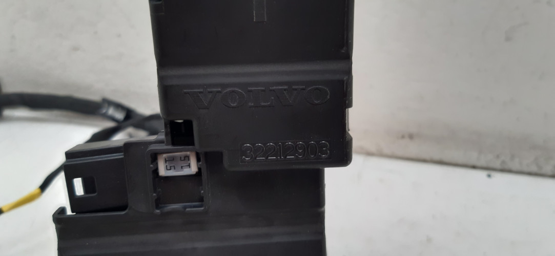 VOLVO XC90 II KLEMA PLUSOWA BEZPIECZNIK AKUMULATORA 32212903, 32233898