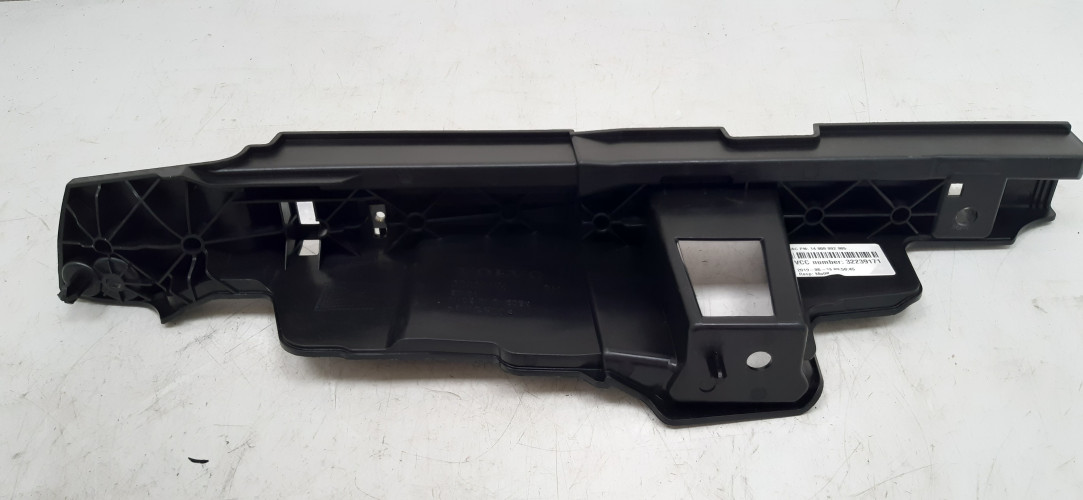 VOLVO XC90 II LISTWA OSŁONA BAGAŻNIKA PRAWA 32239171