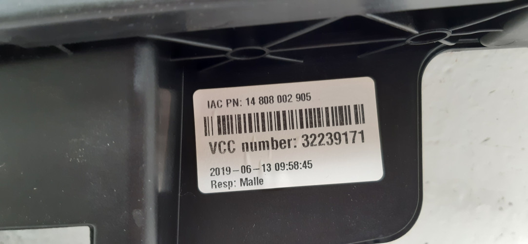 VOLVO XC90 II LISTWA OSŁONA BAGAŻNIKA PRAWA 32239171