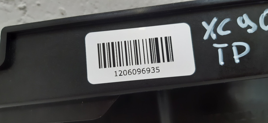 VOLVO XC90 II LISTWA OSŁONA BAGAŻNIKA PRAWA 32239171