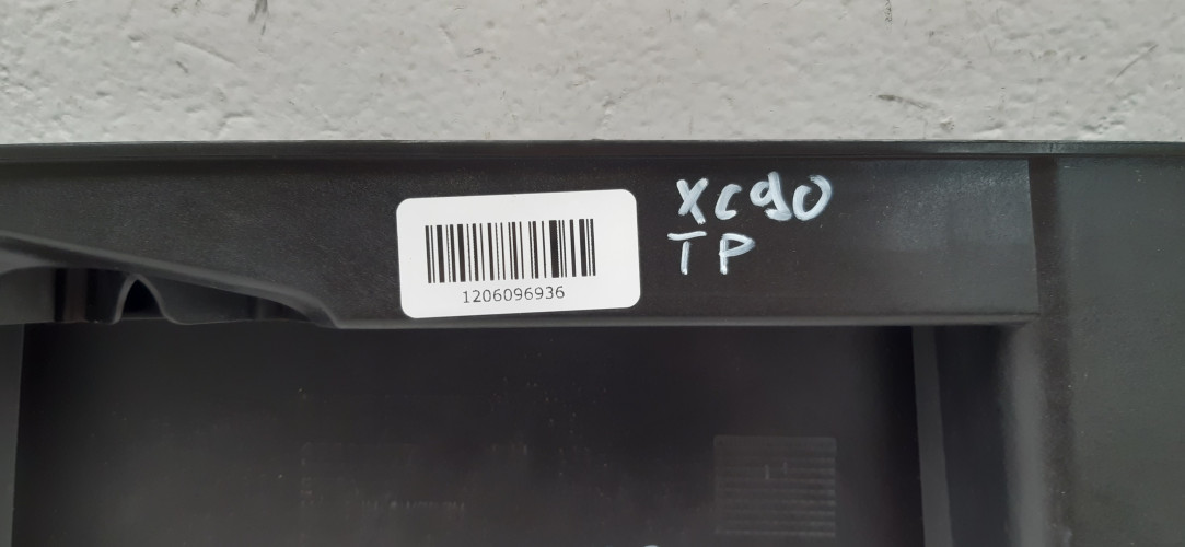 VOLVO XC90 II LISTWA OSŁONA BAGAŻNIKA PRAWA 32205577