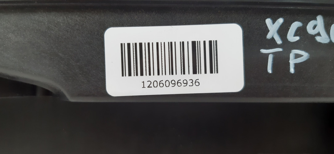 VOLVO XC90 II LISTWA OSŁONA BAGAŻNIKA PRAWA 32205577