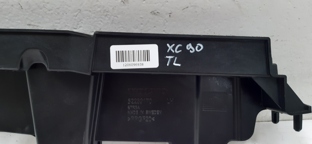 VOLVO XC90 II LISTWA OSŁONA BAGAŻNIKA LEWA 32239170