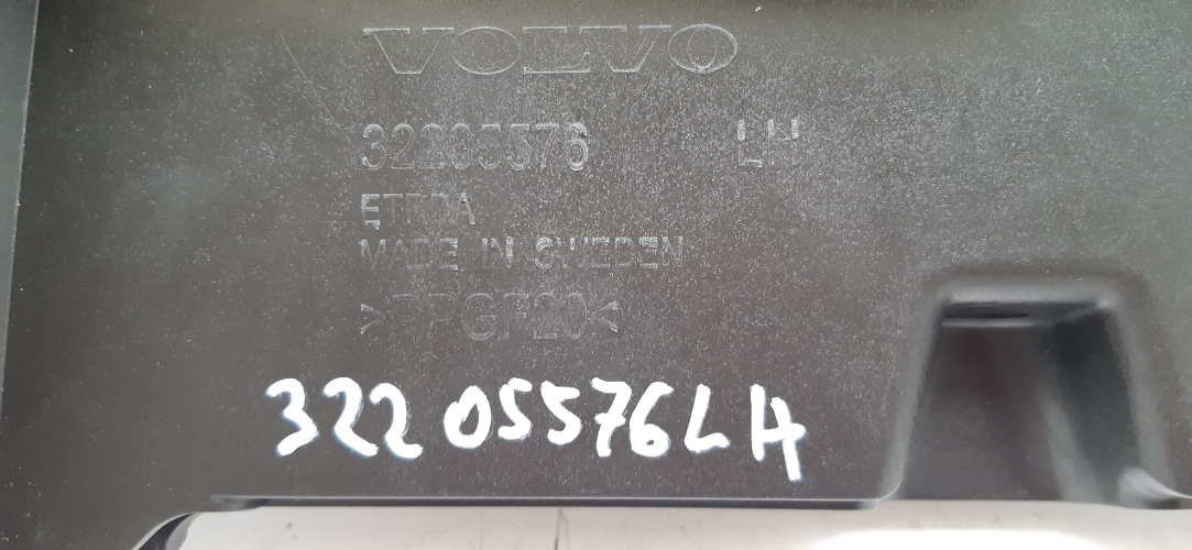 VOLVO XC90 II LISTWA OSŁONA BAGAŻNIKA LEWA 32205576