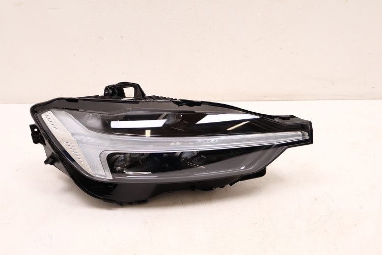 VOLVO XC60 II LAMPA PRAWA PRZÓD UK 32420436