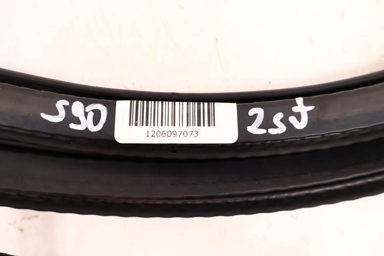 VOLVO S90 II USZCZELKA DRZWI PRZÓD 31689002