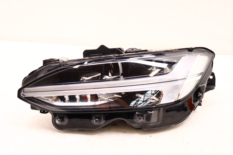 VOLVO S90 II LAMPA LEWA PRZÓD MID LED UK 31655153