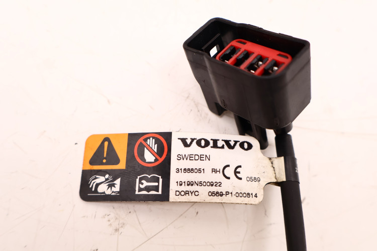 VOLVO S90 II NABÓJ PIROTECHNICZNY MASKI PRAWY 31688051