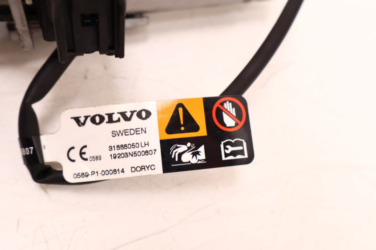 VOLVO S90 II NABÓJ PIROTECHNICZNY MASKI LEWY 31688050