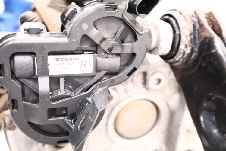 VOLVO S90 II 2.0 D4 PIASTA ZWROTNICA PRAWA TYŁ 32217285, 32246509, 31658530, 31687346, 31687506