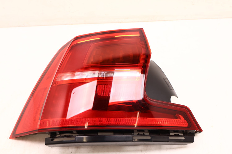 VOLVO S90 II LAMPA LEWA TYŁ LED 31698712
