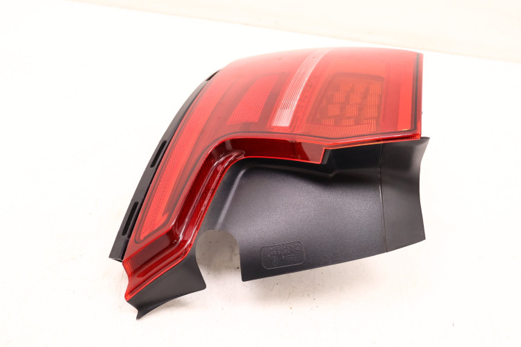 VOLVO S90 II LAMPA LEWA TYŁ LED 31698712