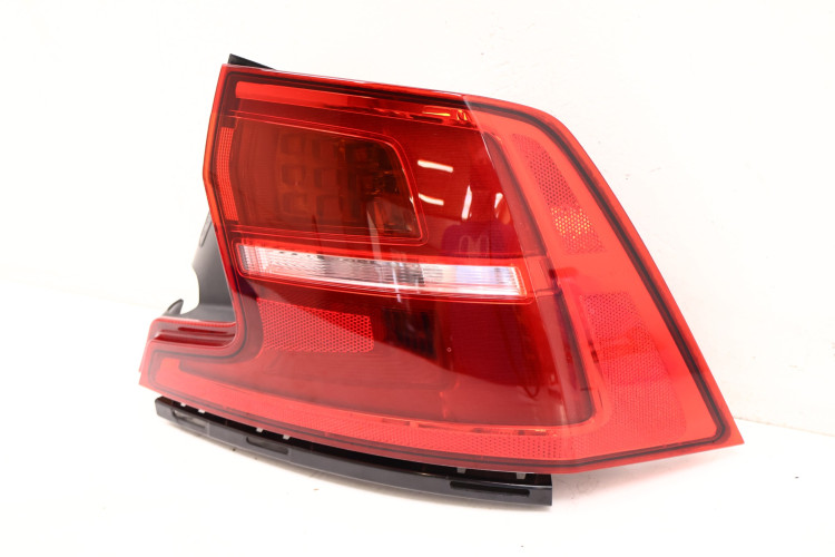 VOLVO S90 II LAMPA PRAWA TYŁ LED 31698713