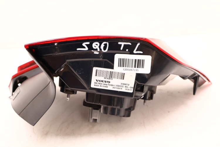 VOLVO S90 II LAMPA LEWA TYŁ LED 31698712