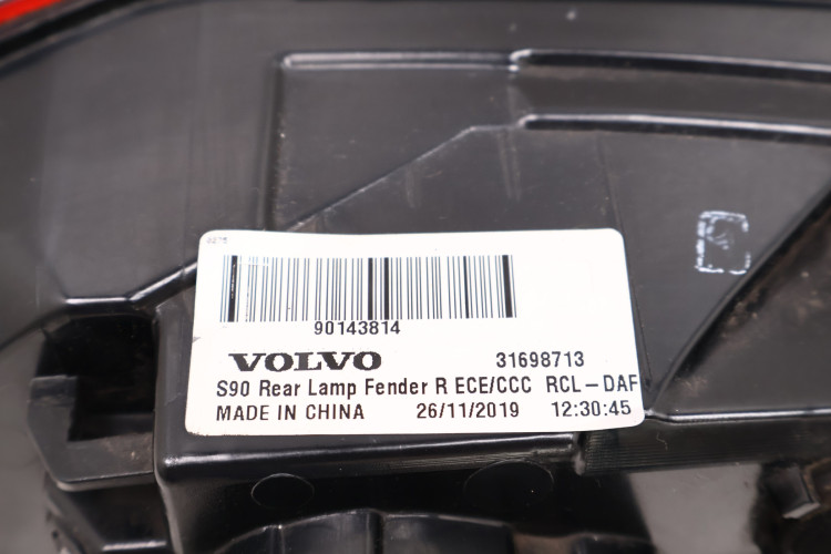 VOLVO S90 II LAMPA PRAWA TYŁ LED 31698713