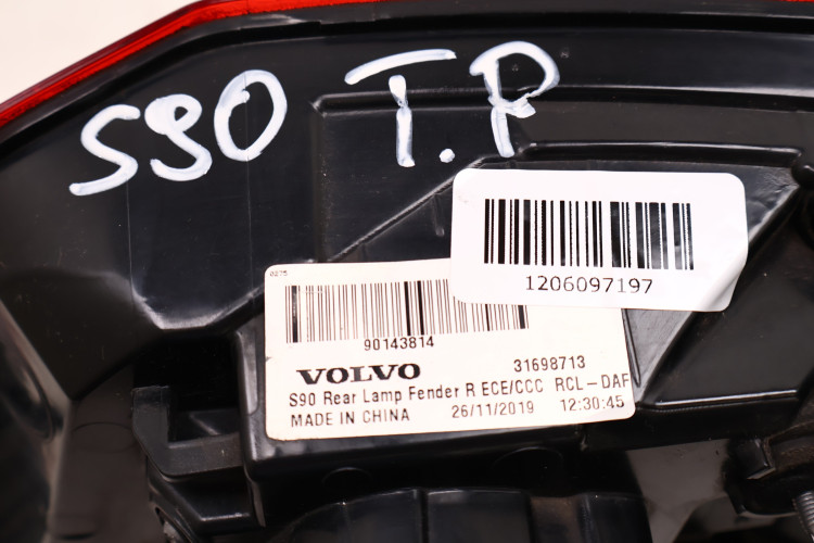 VOLVO S90 II LAMPA PRAWA TYŁ LED 31698713