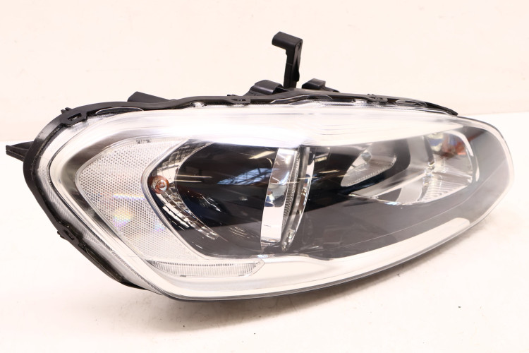 VOLVO XC60 I LIFT LAMPA PRAWA PRZÓD UK 31358112