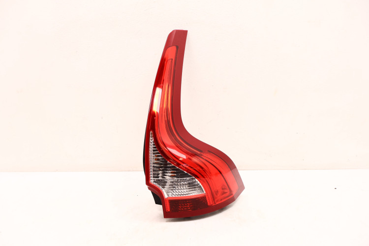 VOLVO XC60 I LIFT LAMPA PRAWA TYŁ 31323035
