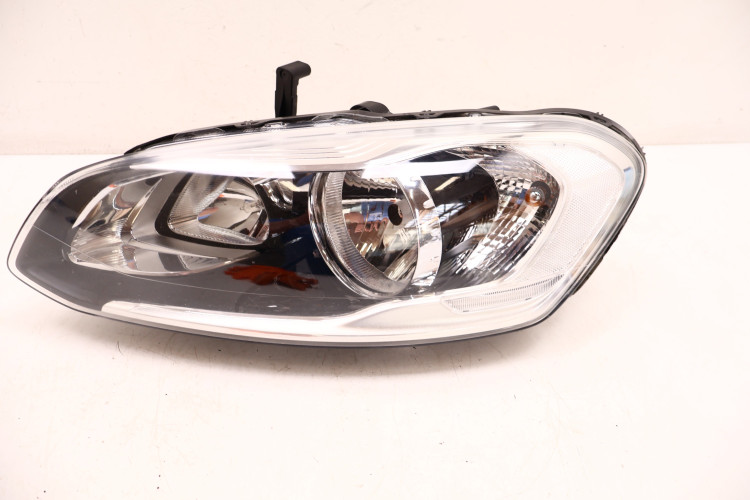 VOLVO XC60 I LIFT LAMPA LEWA PRZÓD UK 31358111