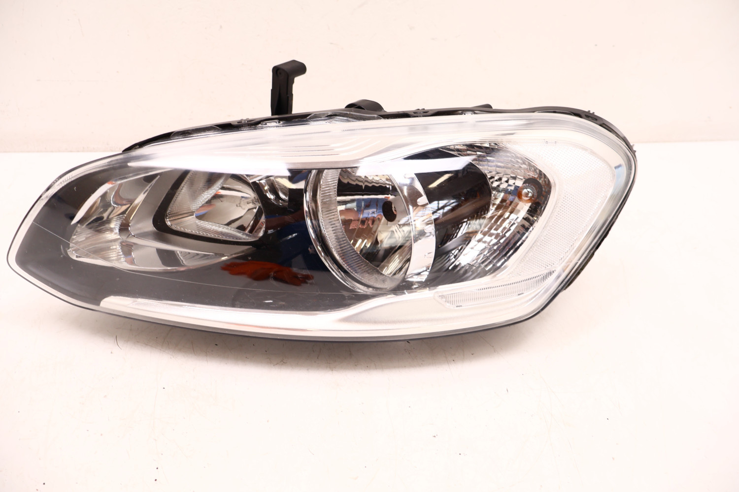 VOLVO XC60 I LIFT LAMPA LEWA PRZÓD UK 31358111