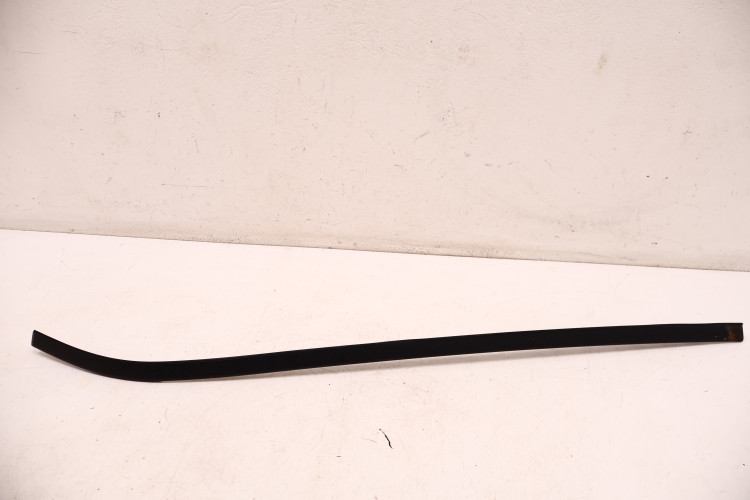 MERCEDES W124 84-92 LISTWA SZYBY CZOŁOWEJ LEWA PRZÓD