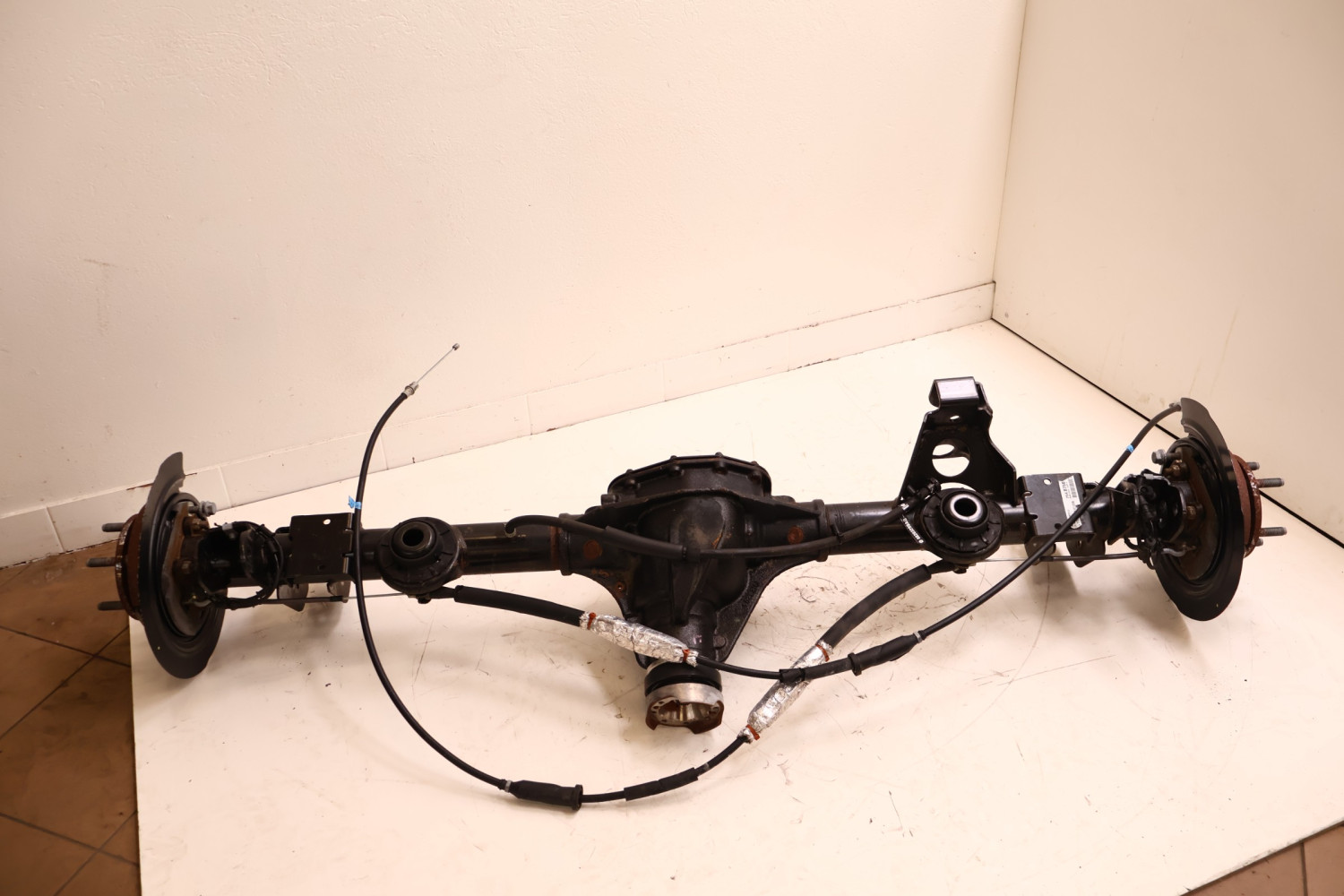 JEEP WRANGLER JL 2.0 T HYBRID 4xe RUBICON 18- ZAWIESZENIE MOST TYŁ 68546766AB