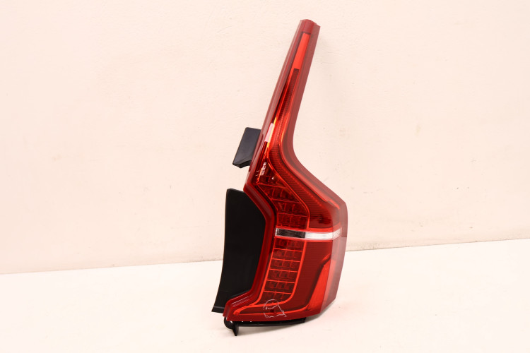 VOLVO XC90 II LAMPA PRAWA TYŁ 31655918