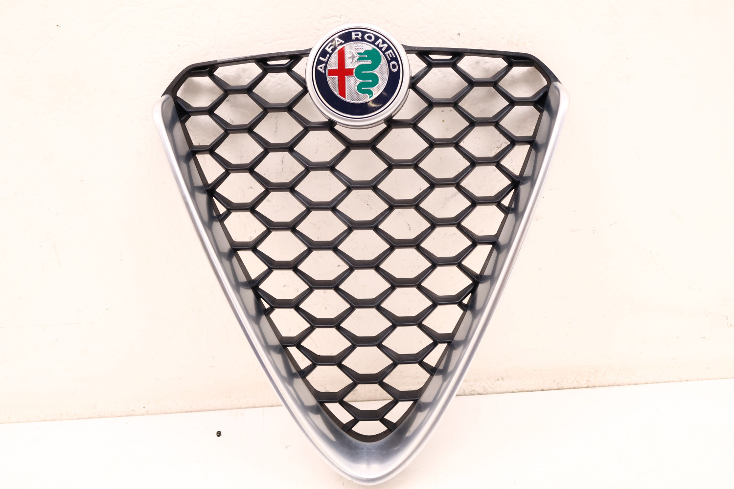 ALFA ROMEO GIULIA GRILL ATRAPA ZDERZAKA PRZÓD 156110134