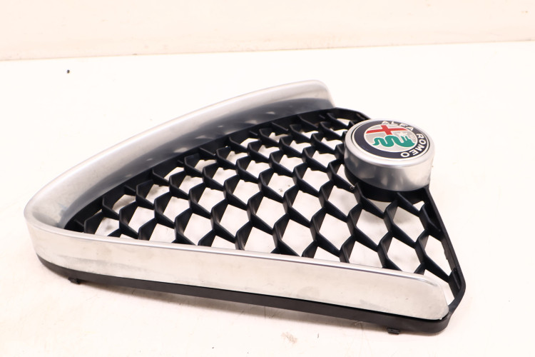 ALFA ROMEO GIULIA GRILL ATRAPA ZDERZAKA PRZÓD 156110134