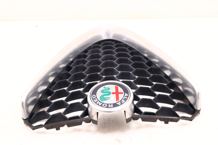 ALFA ROMEO GIULIA GRILL ATRAPA ZDERZAKA PRZÓD 156110134
