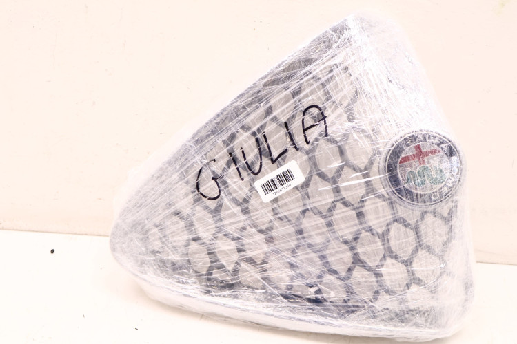 ALFA ROMEO GIULIA GRILL ATRAPA ZDERZAKA PRZÓD 156110134