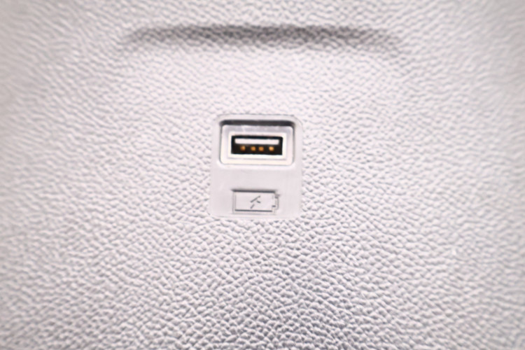 ALFA ROMEO GIULIA KRATKA NAWIEWU GNIAZDO USB 156129168