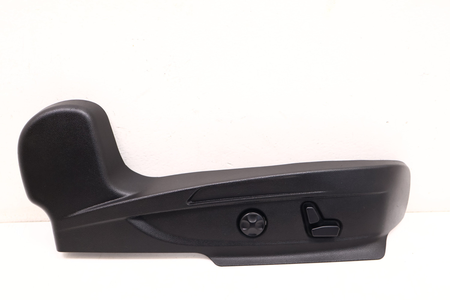 ALFA ROMEO GIULIA PRZEŁĄCZNIK PANEL FOTELA PRAWY PRZÓD 670006150