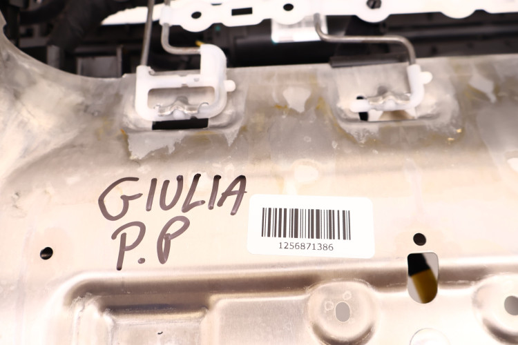 ALFA ROMEO GIULIA STELAŻ FOTELA PRAWY PRZÓD
