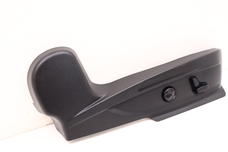 ALFA ROMEO GIULIA PRZEŁĄCZNIK PANEL FOTELA PRAWY PRZÓD 670006150