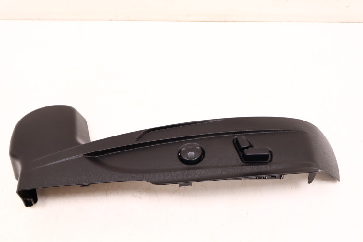 ALFA ROMEO GIULIA PRZEŁĄCZNIK PANEL FOTELA PRAWY PRZÓD 670006150