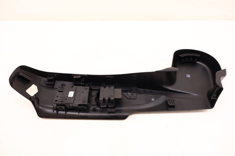 ALFA ROMEO GIULIA PRZEŁĄCZNIK PANEL FOTELA PRAWY PRZÓD 670006150